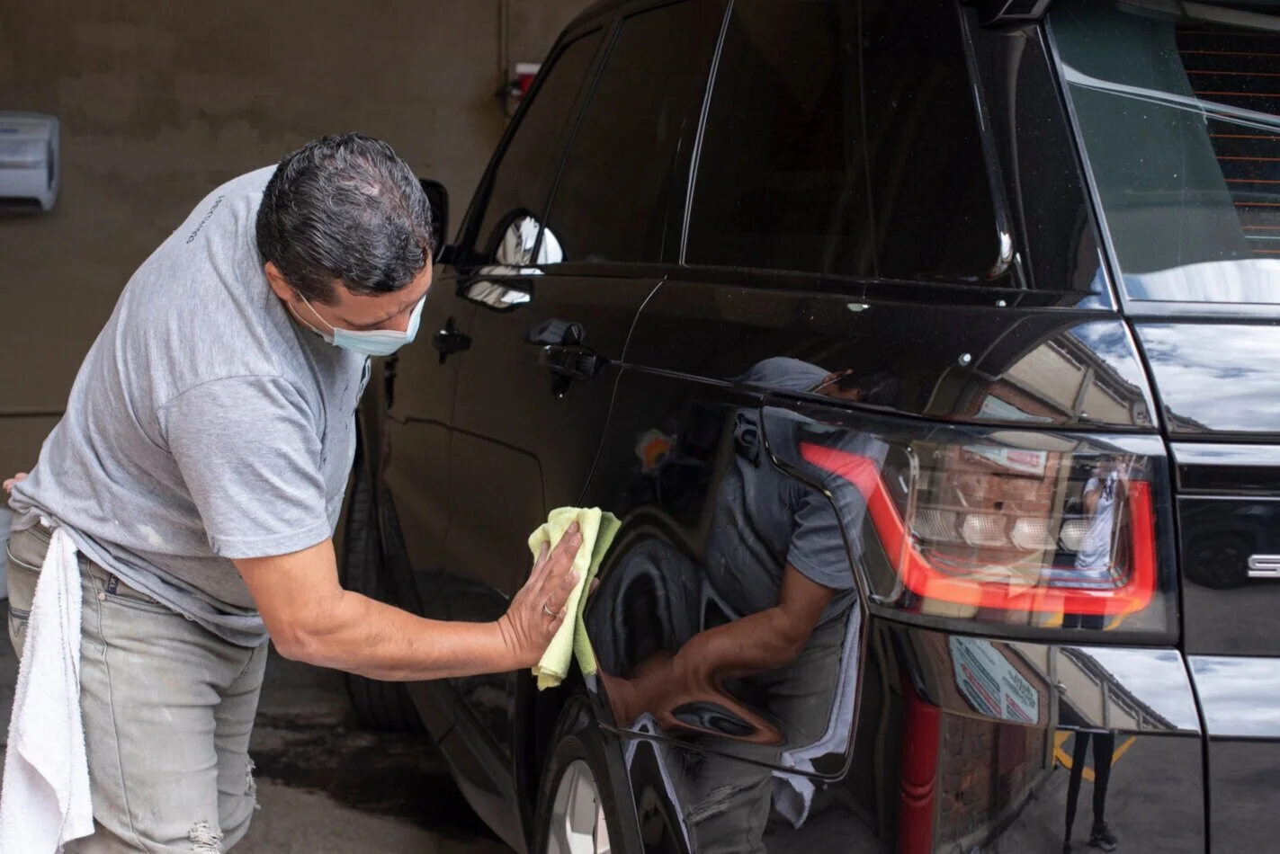 Servicio de lavado y limpieza de vehículos